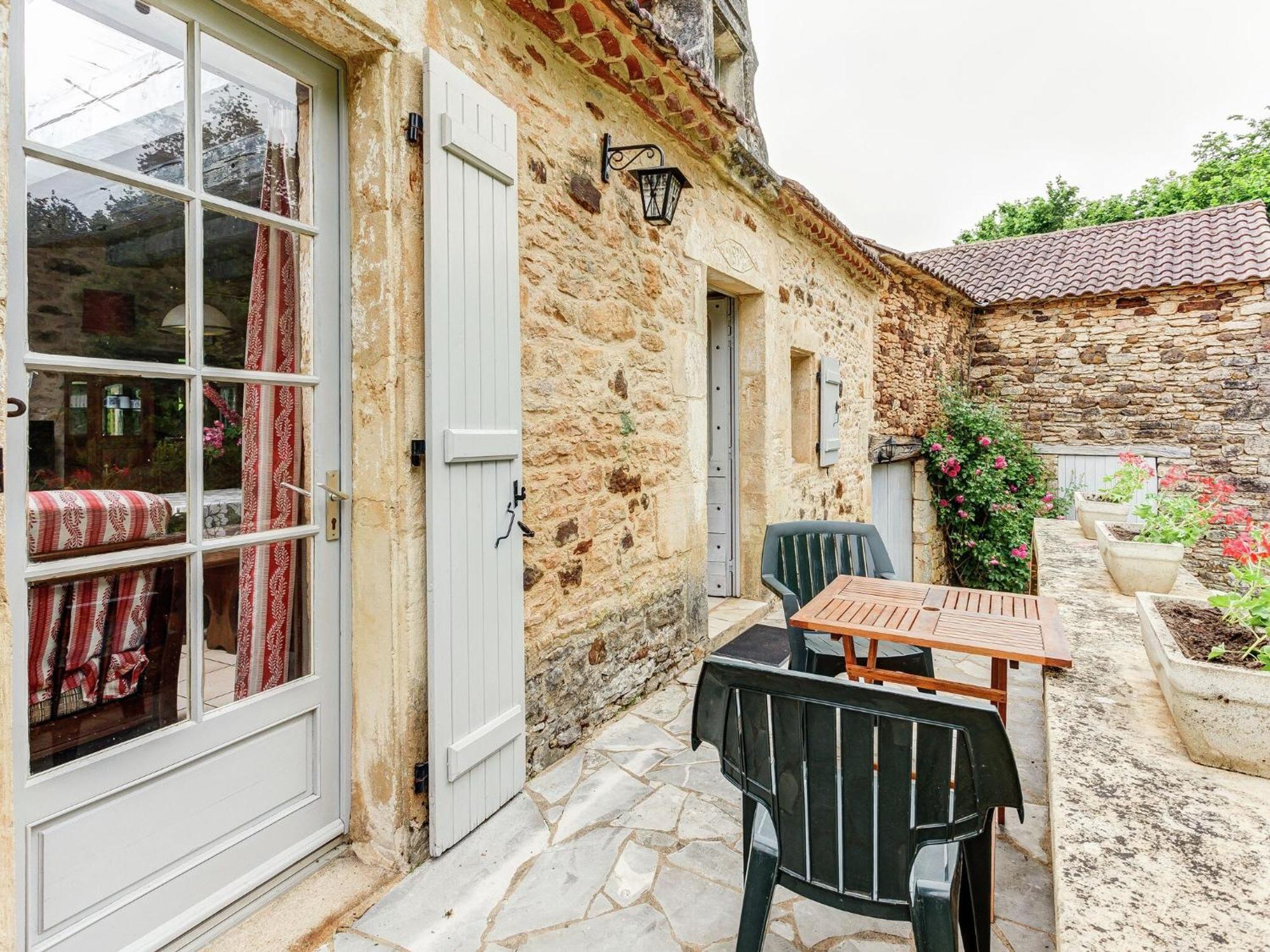 Cosy Holiday Home In Lantheuil With Garden Villefranche-du-Perigord Exterior photo