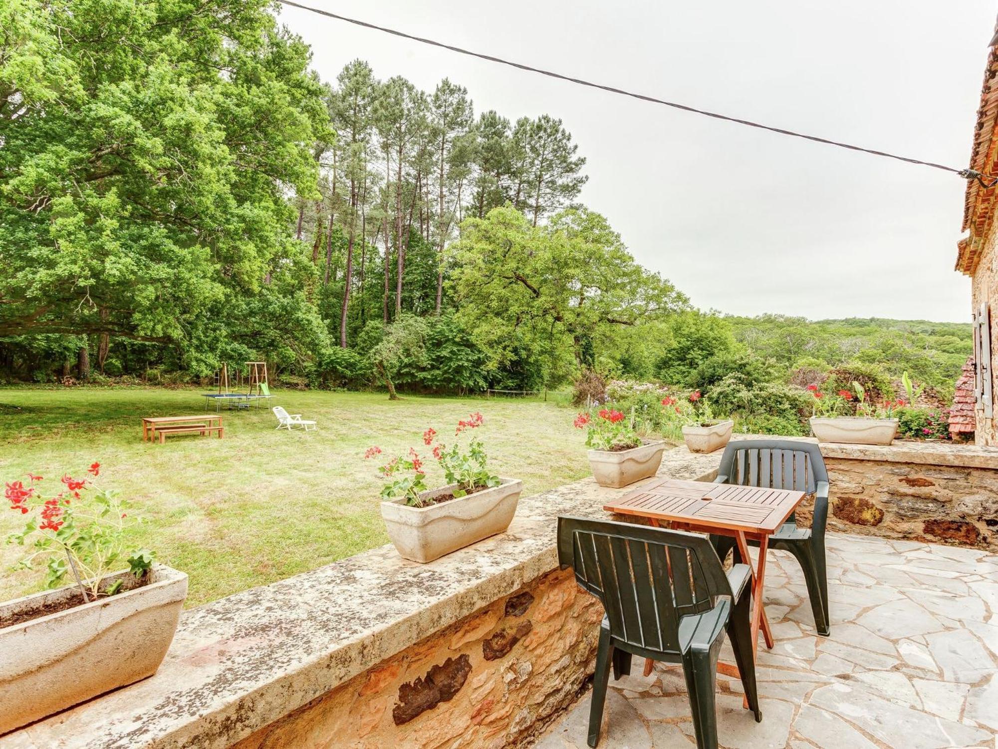 Cosy Holiday Home In Lantheuil With Garden Villefranche-du-Perigord Exterior photo